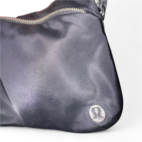 Lululemon water-repellent City Adventurer crossbody bag black - Picture 2 of 7